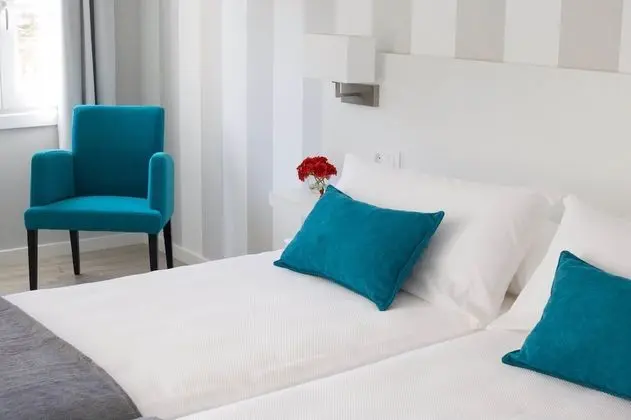 Tek Büyük Yataklı Oda, 2 Tek Kişilik Yatak