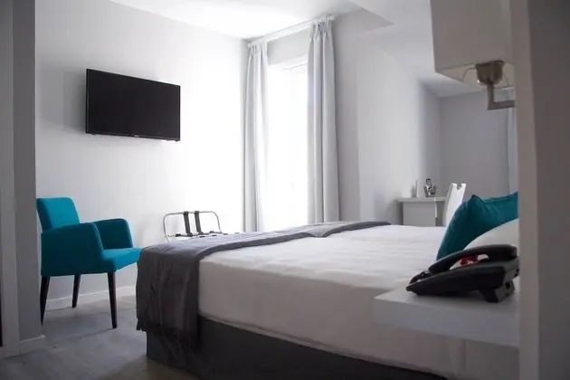 Tek Büyük Yataklı Oda, 2 Tek Kişilik Yatak