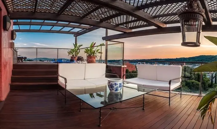 Master Suite (Spa access)