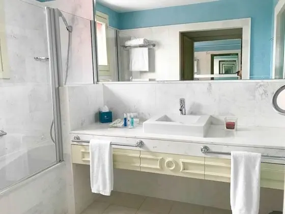 Master Suite (Spa access)