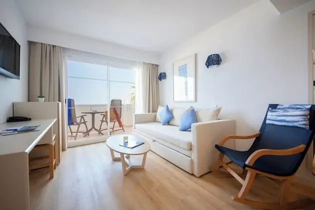 Junior Süit, 1 Yatak Odası, Balkon, Deniz Manzaralı (2 adults + 1 child)