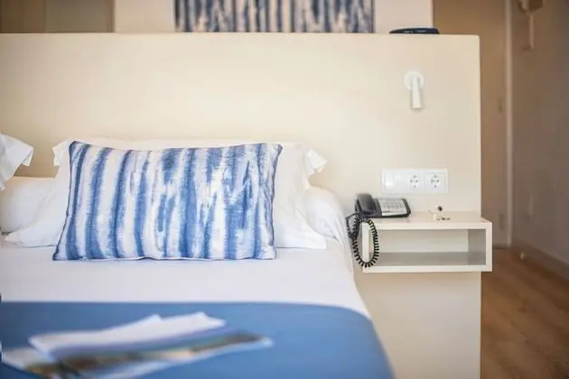 Superior Büyük Yataklı Tek Kişilik Oda, Balkon (1 Adulto)