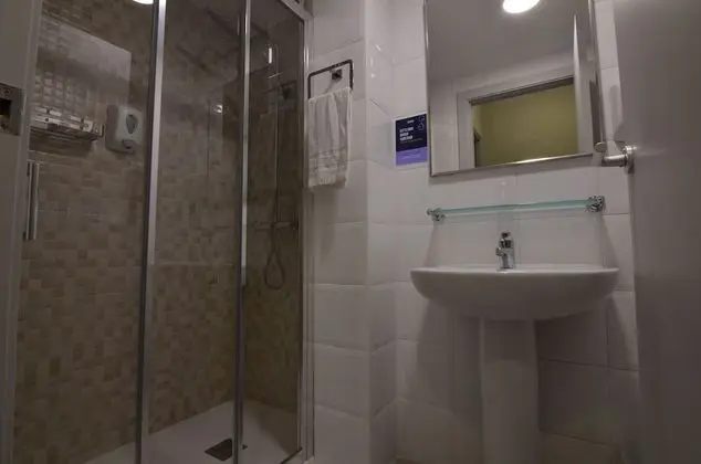 Standard Tek Büyük veya İki Ayrı Yataklı Oda