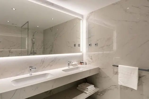 Superior Tek Büyük Yataklı Oda, Balkon, Göl Kenarı