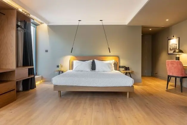 Roomy Suite with Balcony & Acropolis View