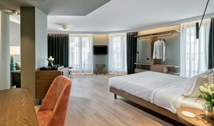 Roomy Suite with Balcony & Acropolis View