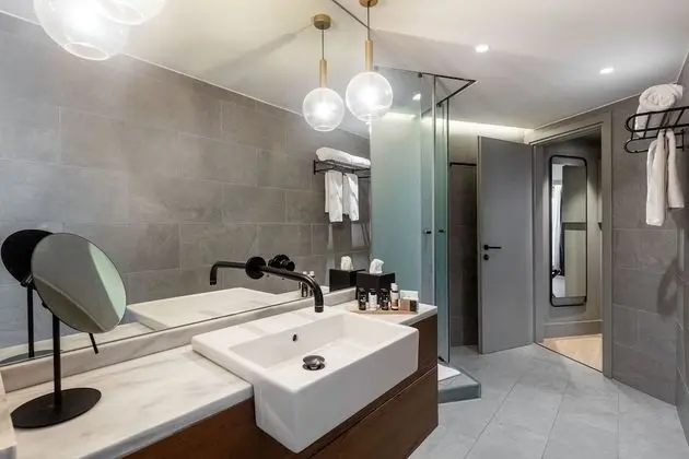 Roomy Suite with Balcony & Acropolis View