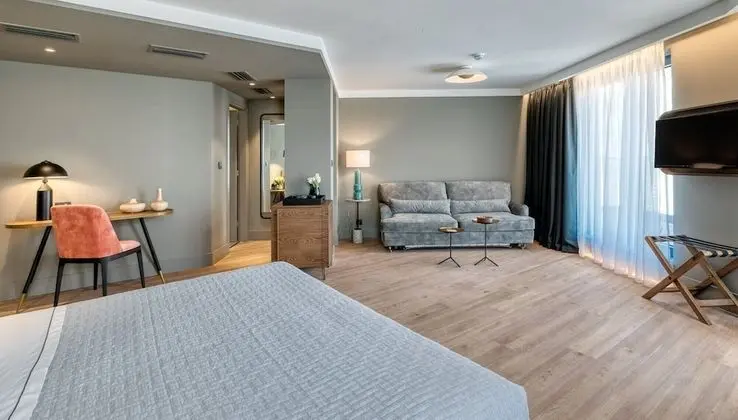 Roomy Suite with Balcony & Acropolis View