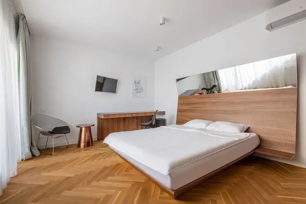 Deluxe Tek Büyük Yataklı Oda