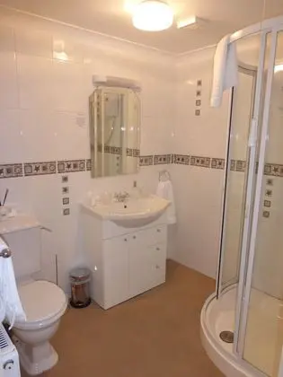 Büyük Yataklı Tek Kişilik Oda