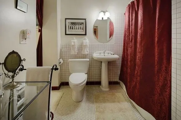 Luxury Süit (Nichole Elizabeth)