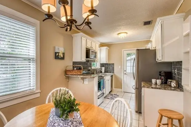 Ev (Bleu Daze Cottage)