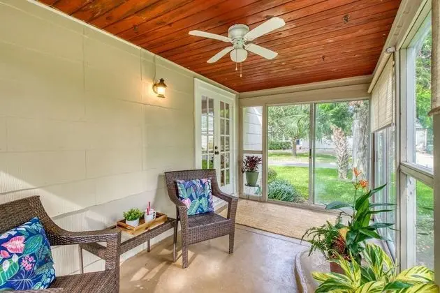 Ev (Bleu Daze Cottage)