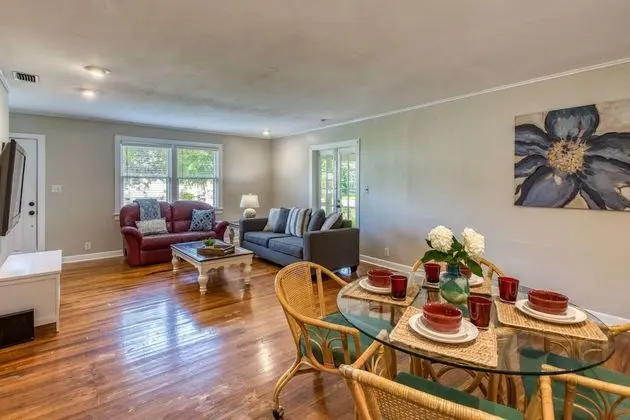 Ev (Bleu Daze Cottage)