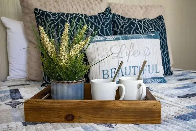 Ev (Bleu Daze Cottage)
