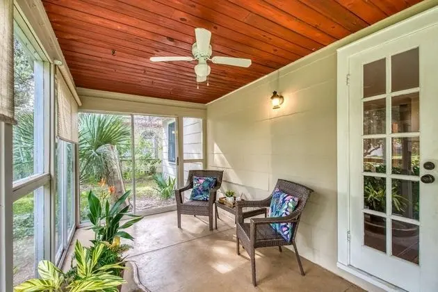 Ev (Bleu Daze Cottage)