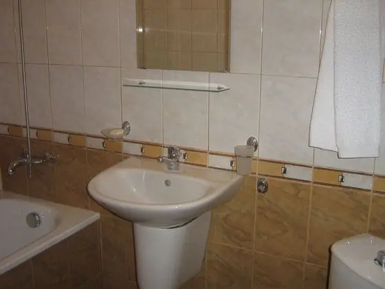 Üç Kişilik Oda, Deniz Manzaralı