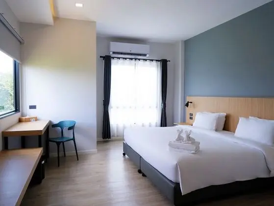 Deluxe Corner King Room