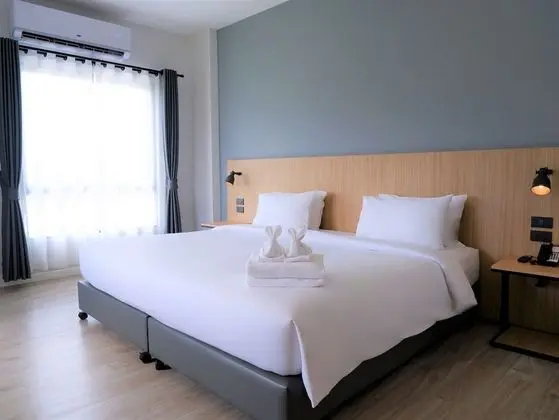 Deluxe Corner King Room
