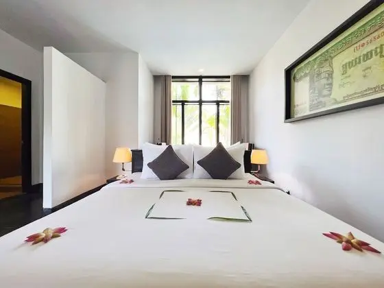 Deluxe Tek Büyük Yataklı Oda, Balkon, Havuz Manzaralı