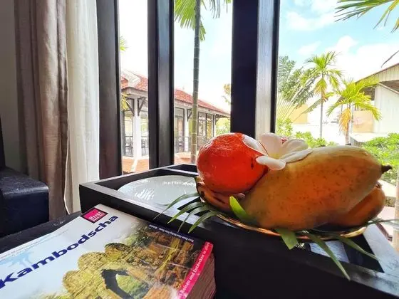 Deluxe Tek Büyük Yataklı Oda, Balkon, Havuz Manzaralı