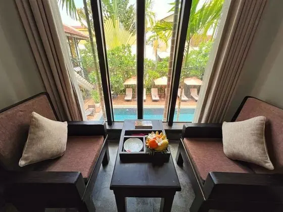 Deluxe Tek Büyük Yataklı Oda, Balkon, Havuz Manzaralı