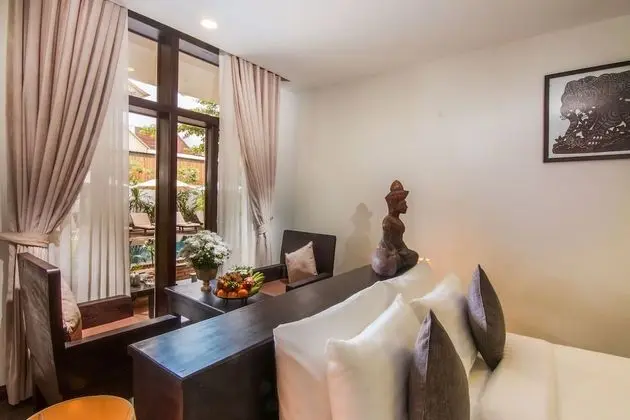 Deluxe Tek Büyük Yataklı Oda, Balkon, Havuz Manzaralı