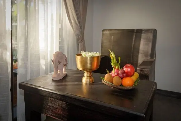 Deluxe Tek Büyük Yataklı Oda, Balkon, Havuz Manzaralı