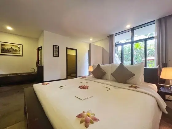 Deluxe Tek Büyük Yataklı Oda, Havuz Kenarı