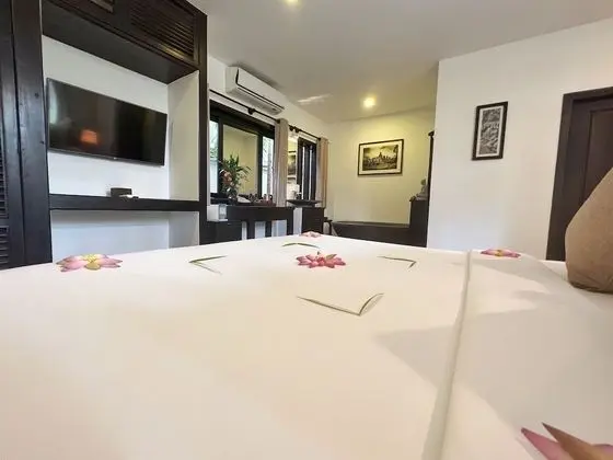 Deluxe Tek Büyük Yataklı Oda, Havuz Kenarı