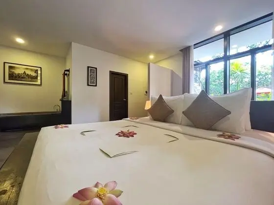 Deluxe Tek Büyük Yataklı Oda, Havuz Kenarı
