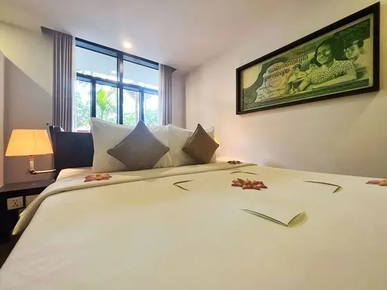Deluxe Tek Büyük Yataklı Oda, Havuz Kenarı