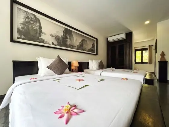 Deluxe Tek Büyük Yataklı Oda, Havuz Kenarı