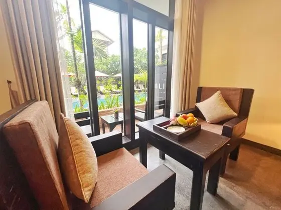 Deluxe Tek Büyük Yataklı Oda, Havuz Kenarı