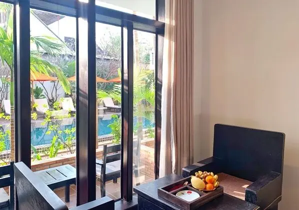 Deluxe Tek Büyük Yataklı Oda, Havuz Kenarı