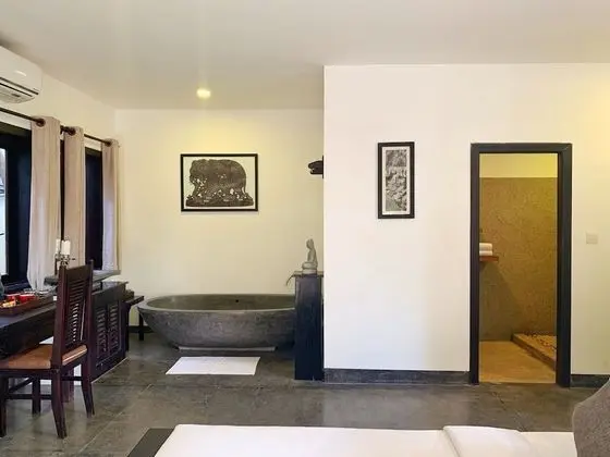 Deluxe Tek Büyük Yataklı Oda, Havuz Kenarı