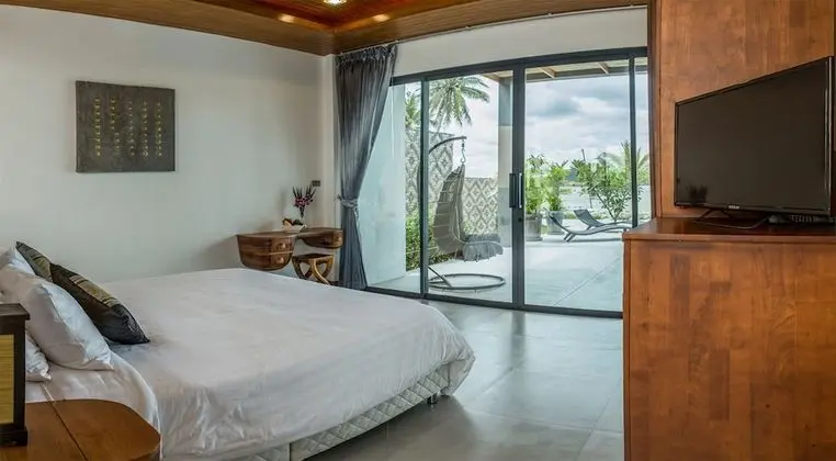 Luxury Beachfront Pool Villa