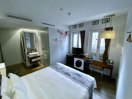 Deluxe Tek Büyük Yataklı Oda