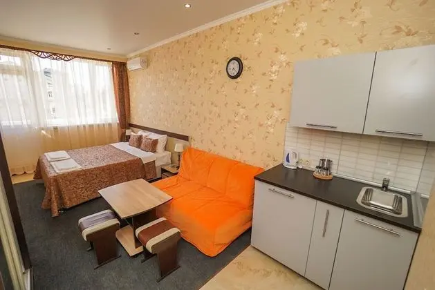 Üç Kişilik Oda, Balkon (Studio)