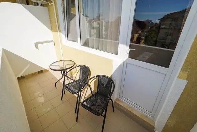 Üç Kişilik Oda, Balkon (Studio)