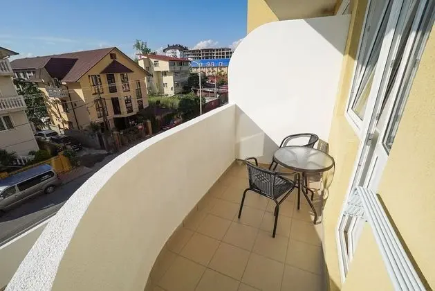 Üç Kişilik Oda, Balkon (Studio)