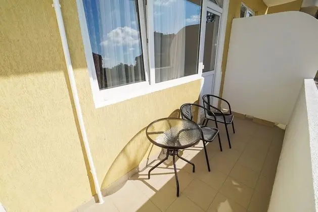 Üç Kişilik Oda, Balkon (Studio)