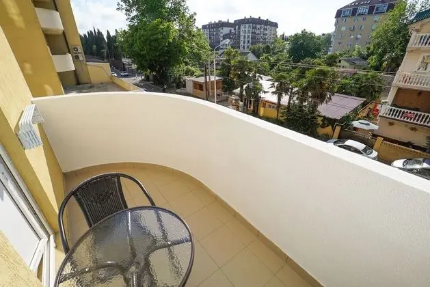 Üç Kişilik Oda, Balkon (Studio)