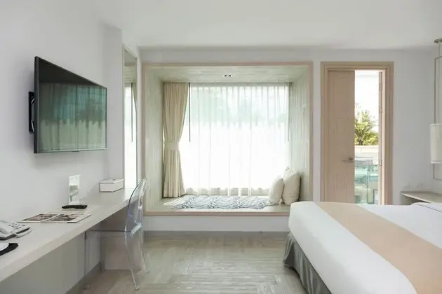 Deluxe Tek Büyük Yataklı Oda, Kısmi Deniz Manzaralı