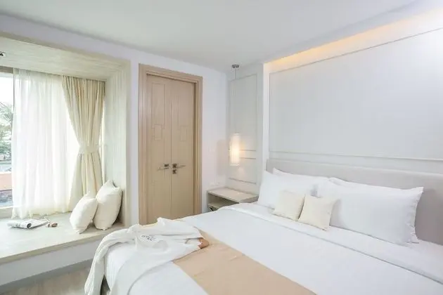 Deluxe Tek Büyük Yataklı Oda, Kısmi Deniz Manzaralı