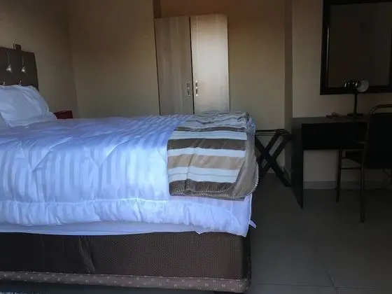 Luxury Tek Büyük Yataklı Oda