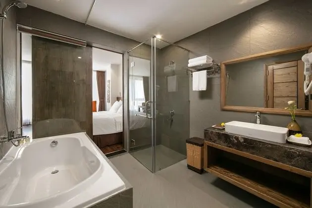 Luxury Stüdyo Süit, 1 En Büyük (King) Boy Yatak, Küvet, Şehir Manzaralı (Suite)