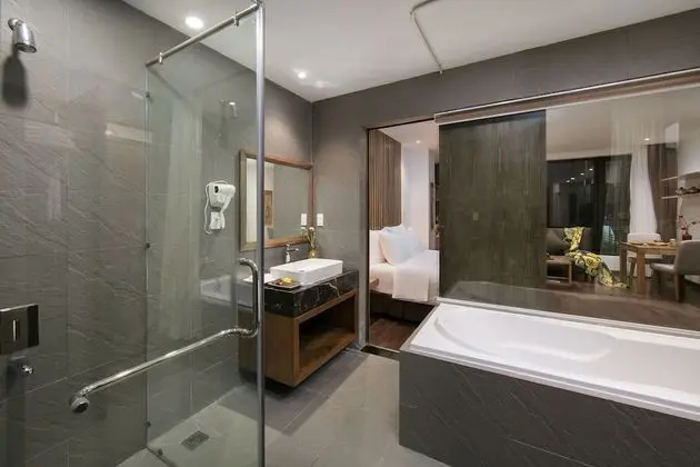 Luxury Stüdyo Süit, 1 En Büyük (King) Boy Yatak, Küvet, Şehir Manzaralı (Suite)
