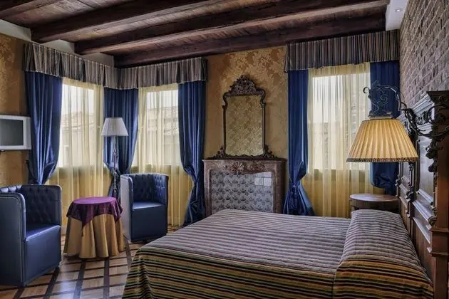 Superior Tek Büyük veya İki Ayrı Yataklı Oda