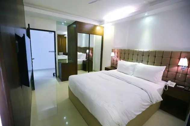 Deluxe Tek Büyük Yataklı Oda, 1 Yatak Odası, Sigara İçilebilir, Şehir Manzaralı